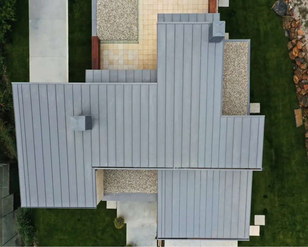 Cubierta y fachada en Vivienda Unifamiliar en Santiago de Compostela