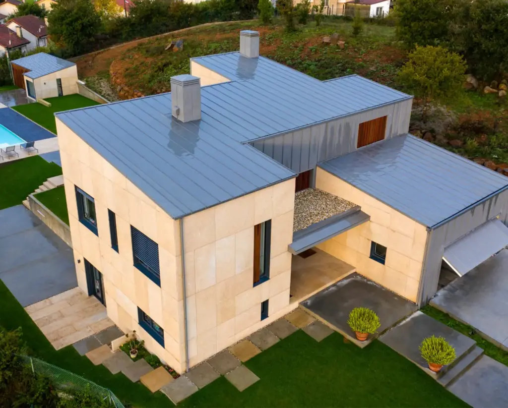 Cubierta y fachada en Vivienda Unifamiliar en Santiago de Compostela1