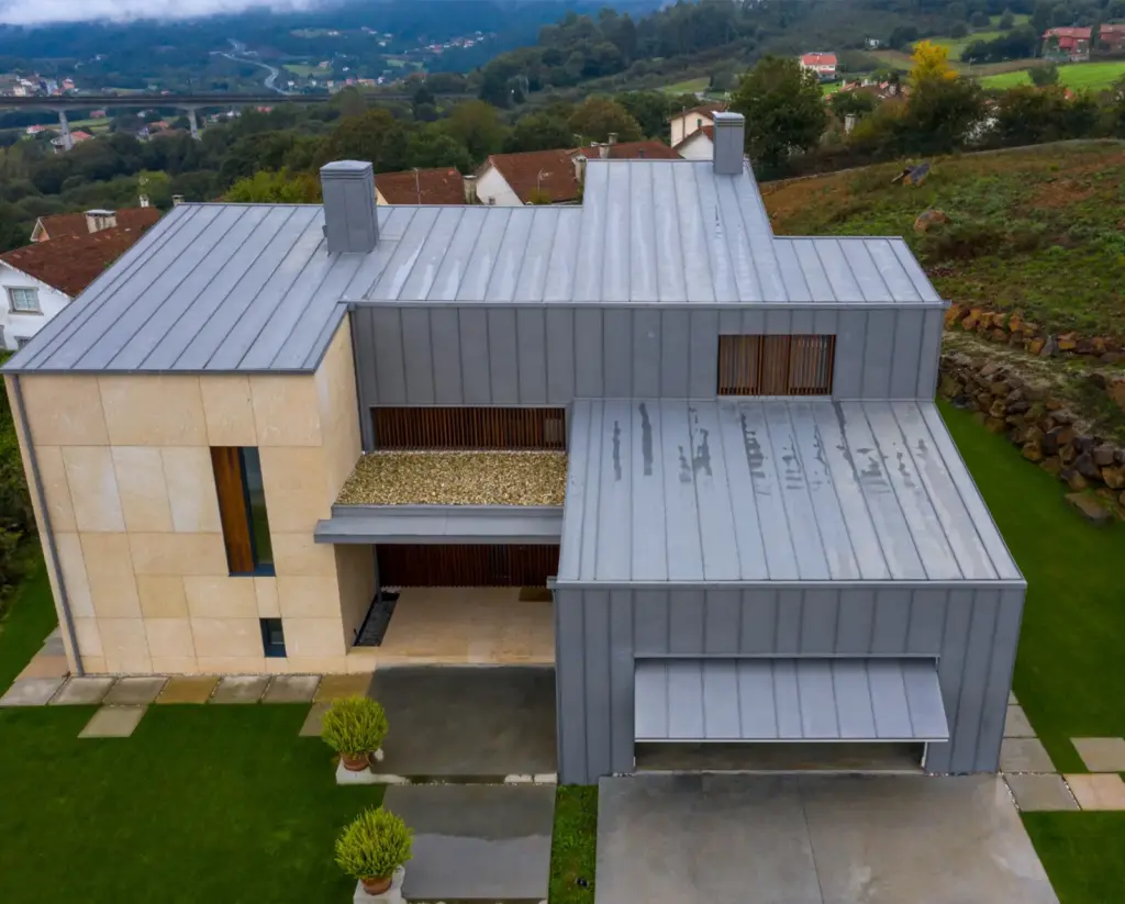 Cubierta y fachada en Vivienda Unifamiliar en Santiago de Compostela2