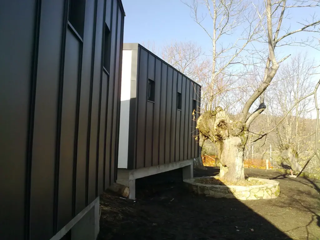 fachada de Zinc anthra cabeza de manzaneda