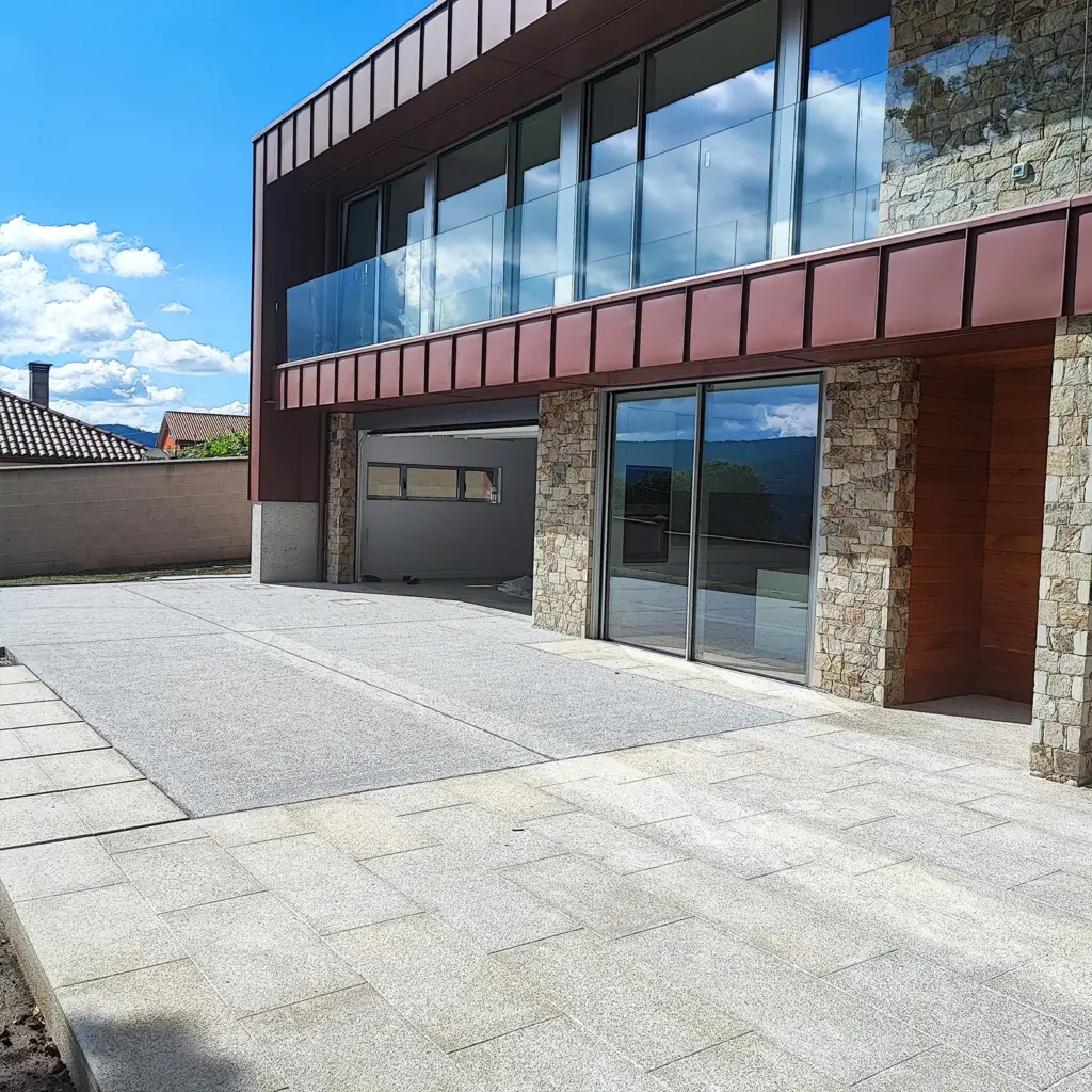 fachada cubierta cinc rojo vivienda unifamiliar4