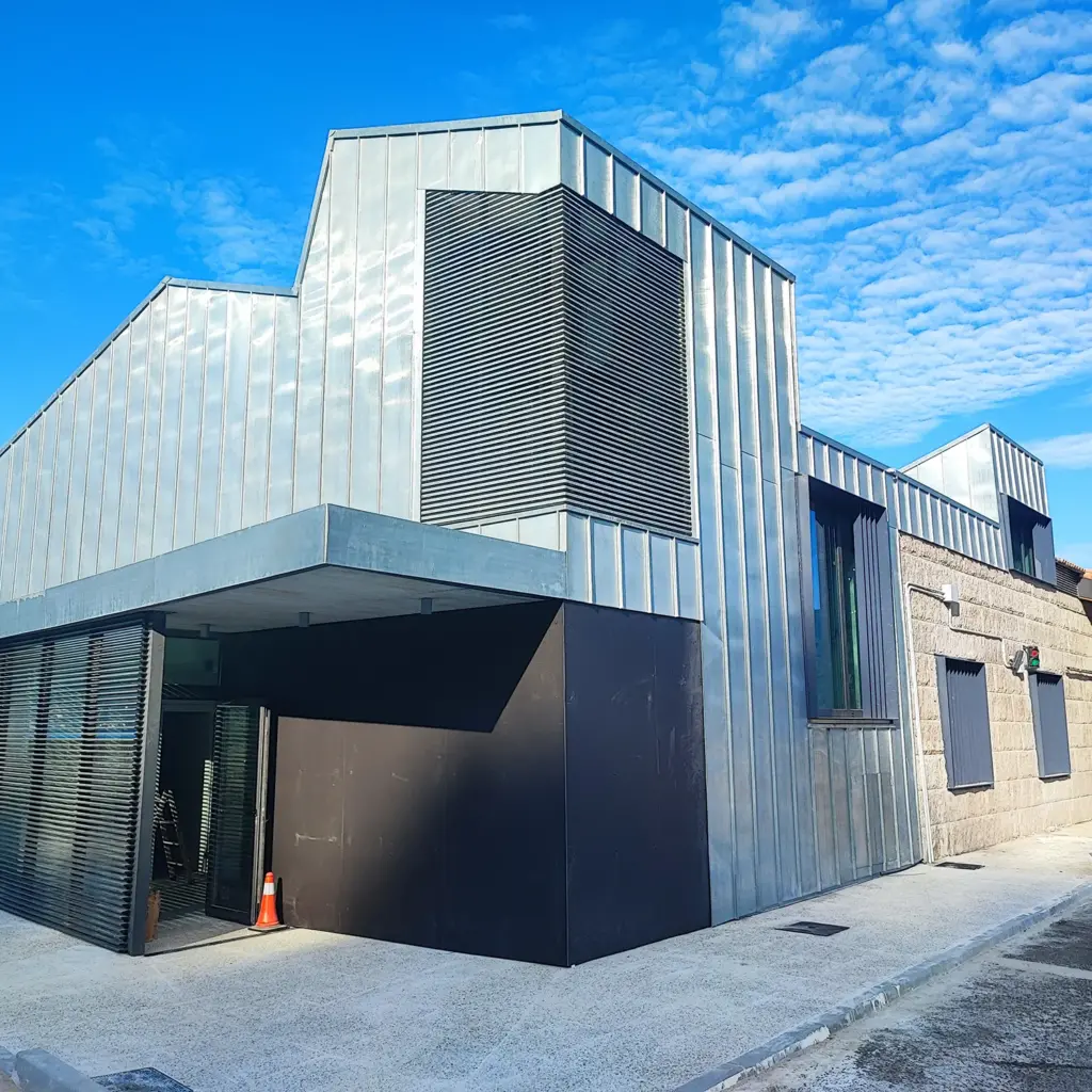 fachada cubierta lonja campelo